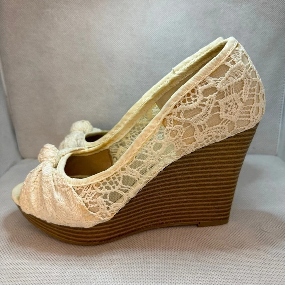 American Eagle Krissy Crochet Lace Peep Toe Wedge  Women Size 6.5 - Picture 5 of 11